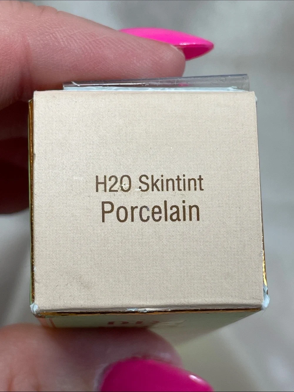 Pixi H20 Skintint Foundation - Porcelain - 1.2 fl oz